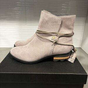 Sorel farah short boots